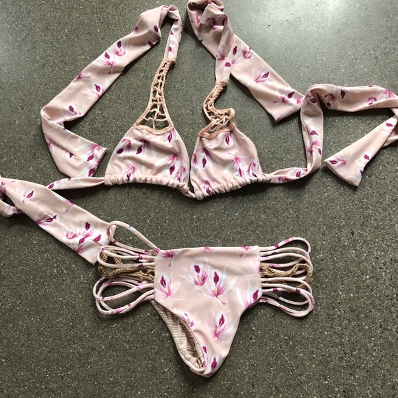 🦋RARE🦋 Acacia Bikini Set - Picture 1 of 4